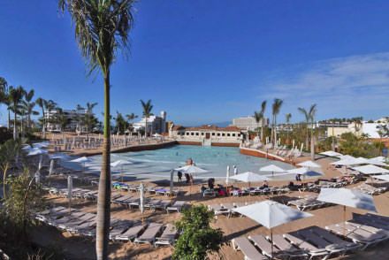 Coco Beach Wellenbad mit Sandstrand für Kinder Siam Park Teneriffa